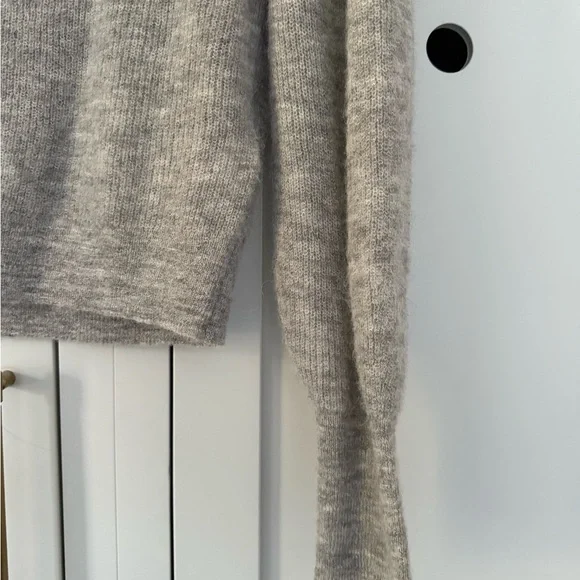 Madewell Alpaca Blend Deep V-Neck Gray Sweater sz medium - Picture 6 of 9